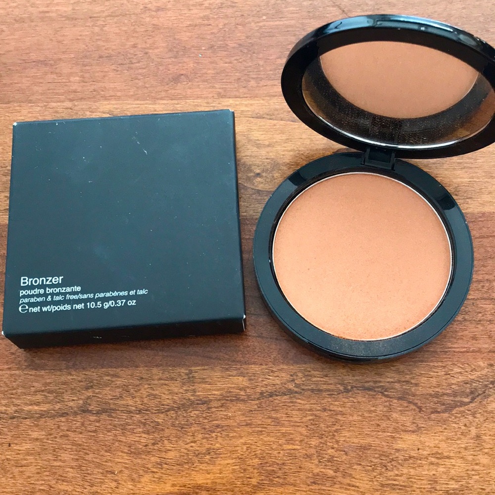 Bronzer in container with mirror
